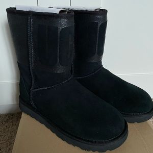 UGG Classic Short Sparkle Logo Boots